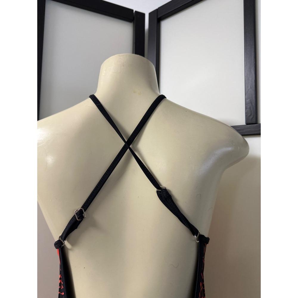 Traje de baño de una pieza con estampado tropical